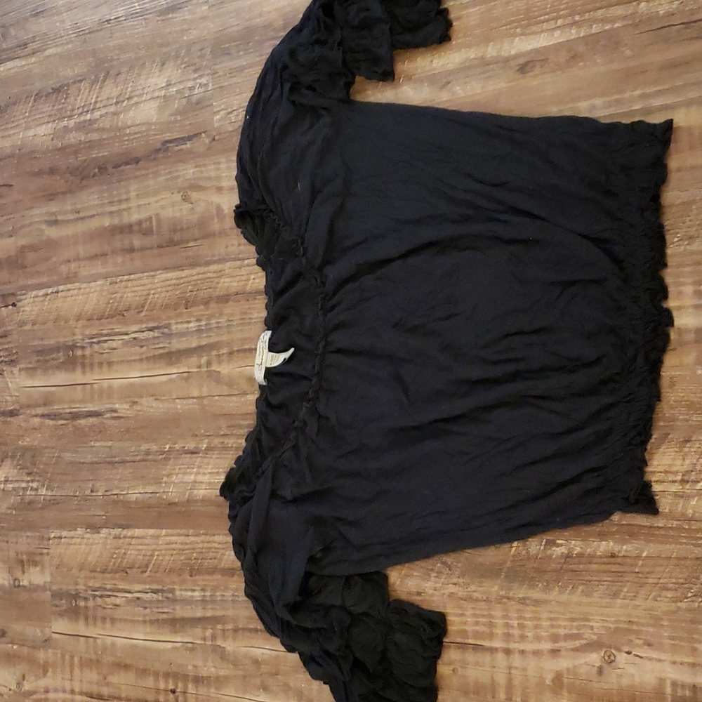 Cute cropped shirt